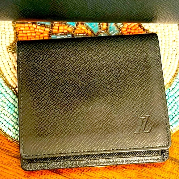 Louis Vuitton briefcase Taiga Green edition Is coming with the personal wallet. - Picture 2 of 10
